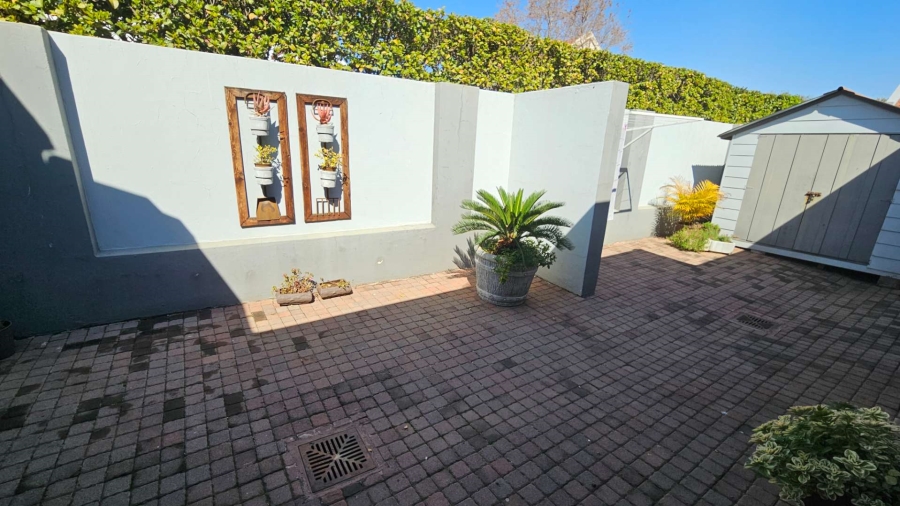 3 Bedroom Property for Sale in Meerhof North West